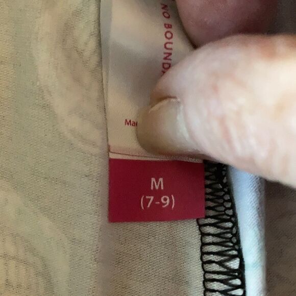 No Boundaries NWT Ankle Leggings with Scull Pattern. Size Med. - Picture 4 of 4